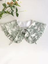 Load image into Gallery viewer, Printed Cotton Removable Frill collar- Green