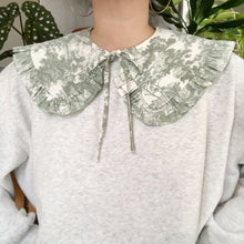 Load image into Gallery viewer, Printed Cotton Removable Frill collar- Green