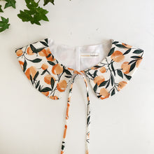 Load image into Gallery viewer, Peach Print Detachable Peter Pan Collar