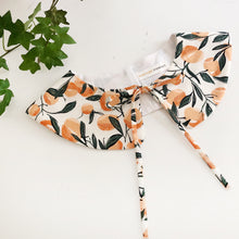 Load image into Gallery viewer, Peach Print Detachable Peter Pan Collar