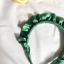 Load image into Gallery viewer, Green Silk  Rouched headband
