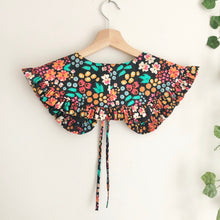 Load image into Gallery viewer, Vibrant Floral Print Detachable Collar