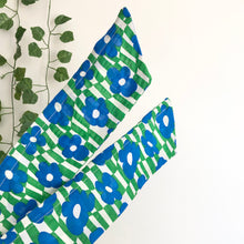 Load image into Gallery viewer, Blue Floral Print Cotton Wire Headband
