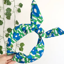 Load image into Gallery viewer, Blue Floral Print Cotton Wire Headband