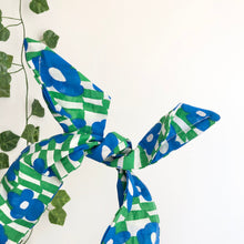 Load image into Gallery viewer, Blue Floral Print Cotton Wire Headband