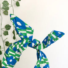 Load image into Gallery viewer, Blue Floral Print Cotton Wire Headband