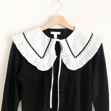 Load image into Gallery viewer, White Detachable Collar with Ric Rac Trim