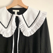 Load image into Gallery viewer, White Detachable Collar with Ric Rac Trim
