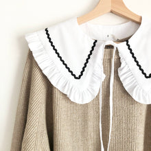 Load image into Gallery viewer, White Detachable Collar with Ric Rac Trim