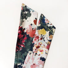 Load image into Gallery viewer, Winter Floral Print Cotton Wire Headband
