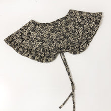 Load image into Gallery viewer, Black Floral Cotton Removable Frill collar
