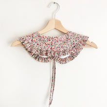 Load image into Gallery viewer, Vintage Floral Print Detachable Collar