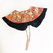 Load image into Gallery viewer, Autumn Flower Print with Black Frill Detachable Collar
