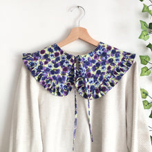 Load image into Gallery viewer, Purple Floral Print Detachable Collar