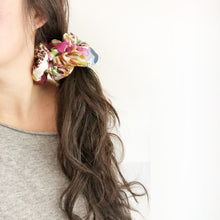 Load image into Gallery viewer, Field of Flower Print Scrunchie
