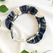 Load image into Gallery viewer, Navy Print Rouched headband
