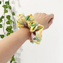 Load image into Gallery viewer, Summer Check Print Cotton Scrunchie
