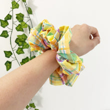Load image into Gallery viewer, Summer Check Print Cotton Scrunchie
