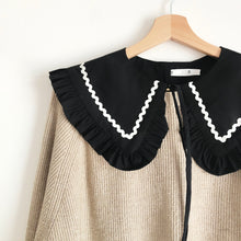 Load image into Gallery viewer, Black Detachable Collar with Ric Rac Trim
