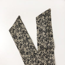 Load image into Gallery viewer, Black Floral Floral Print Cotton Wire Headband
