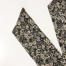 Load image into Gallery viewer, Black Floral Floral Print Cotton Wire Headband
