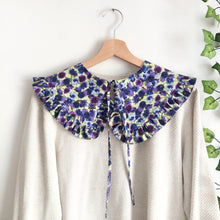 Load image into Gallery viewer, Purple Floral Print Detachable Collar
